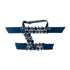 Laser-embossed diamond colored small flower upper