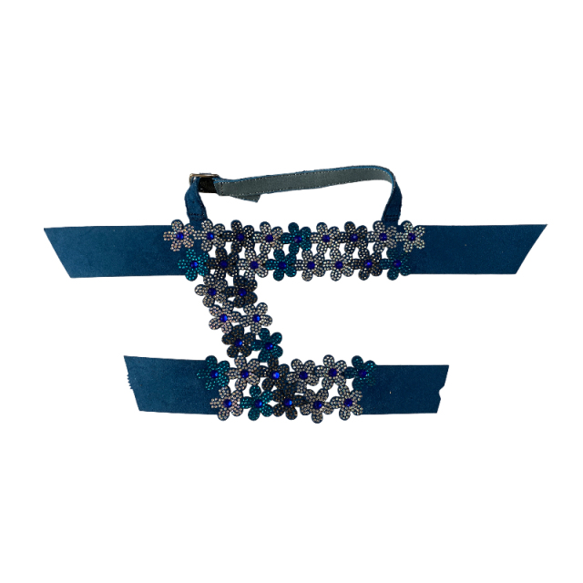 Laser-embossed diamond colored small flower upper