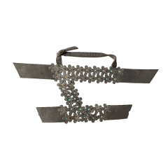 Laser-embossed diamond colored small flower upper