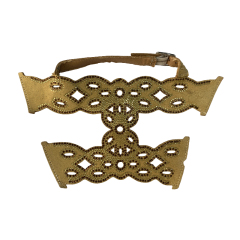 Цветок бабочки в выдолбленной подошве