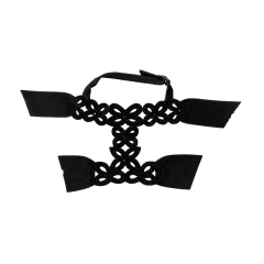 Цветок бабочки в выдолбленной подошве