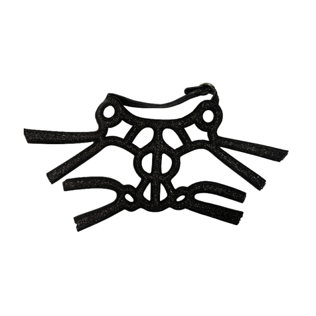 The upper of the flannel laser-ironed diamond sandals