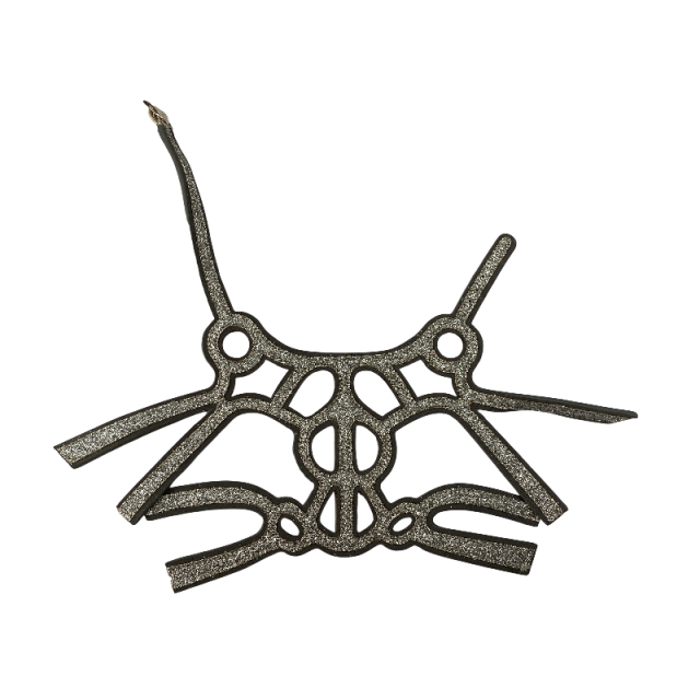 The upper of the flannel laser-ironed diamond sandals