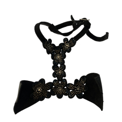 Laser-ironed diamond small flower sandal upper