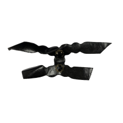 The upper is made of PU velvet fabric with hot rhinestone and hand-stitched beads