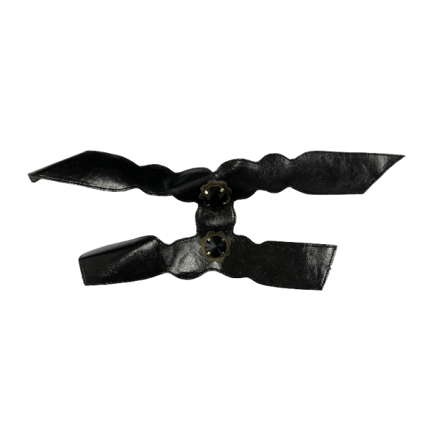 The upper is made of PU velvet fabric with hot rhinestone and hand-stitched beads