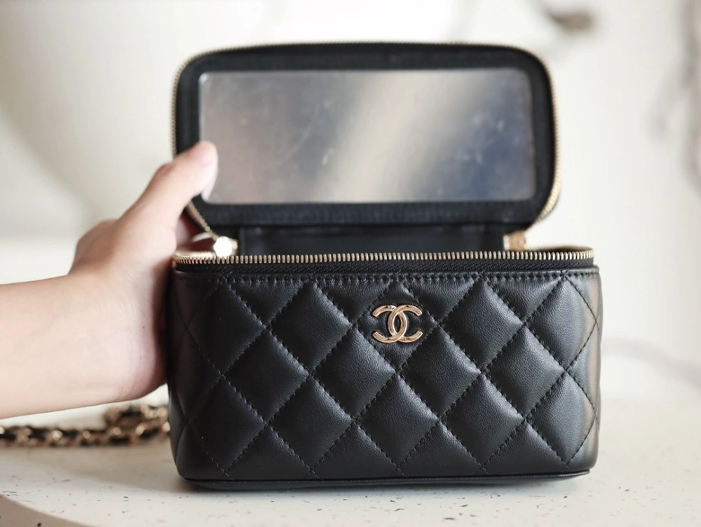 CHANEL Cosmetic box 230816G