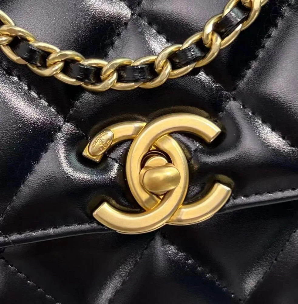 Chanel shoulder crossbody bag AS2615