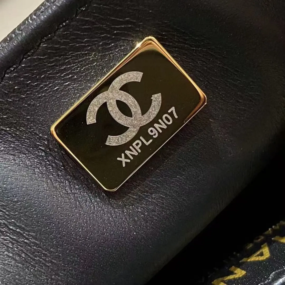 Chanel shoulder crossbody bag AS2615