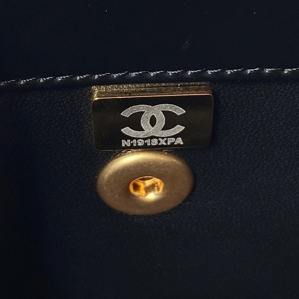 CHANEL Handbag 230816L