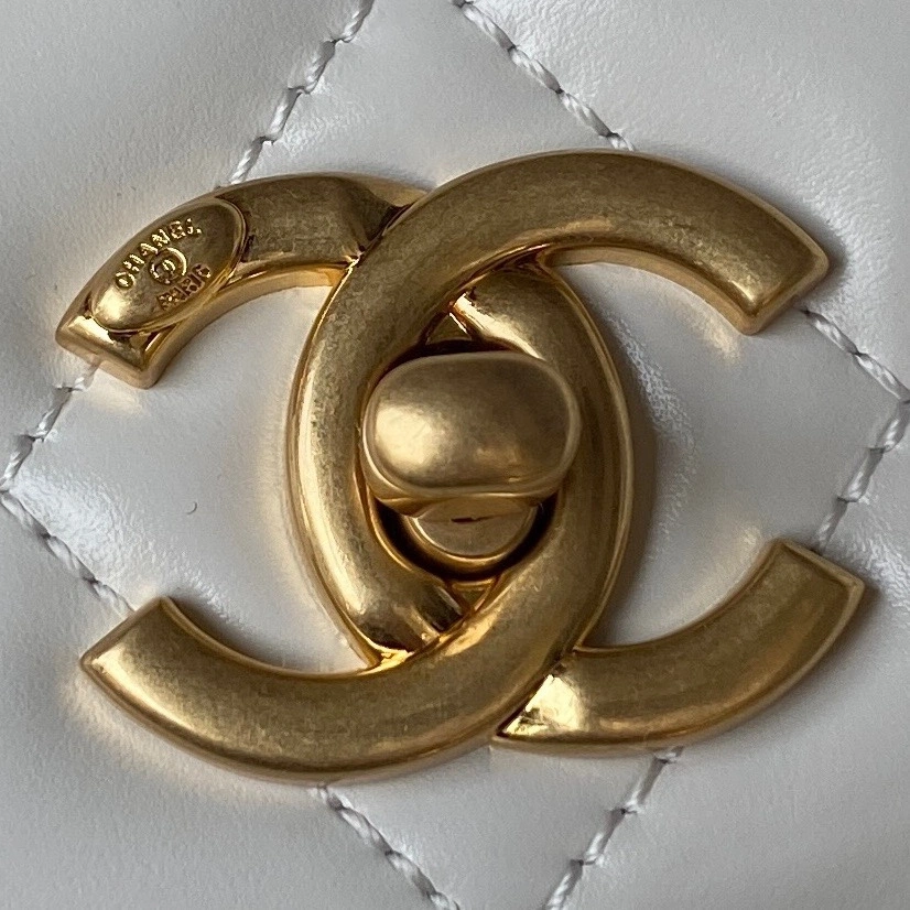 CHANEL Handbag 230816L