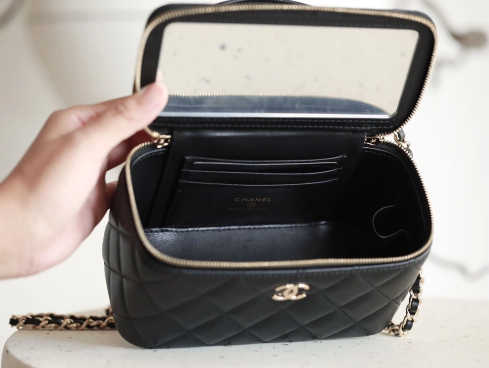 CHANEL Cosmetic box 230816G