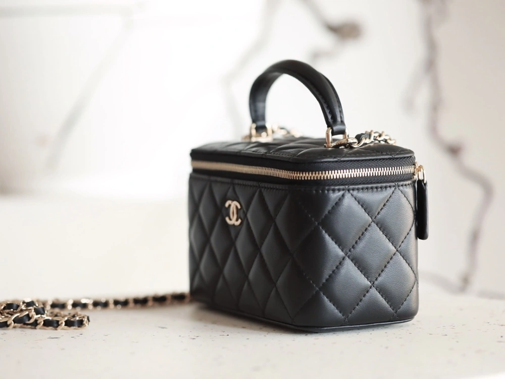 CHANEL Cosmetic box 230816G