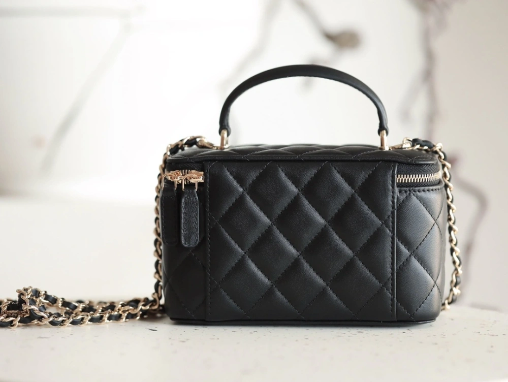 CHANEL Cosmetic box 230816G