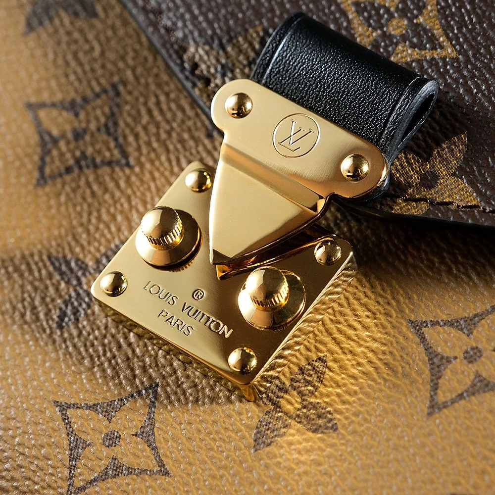 LV Pochette Metis