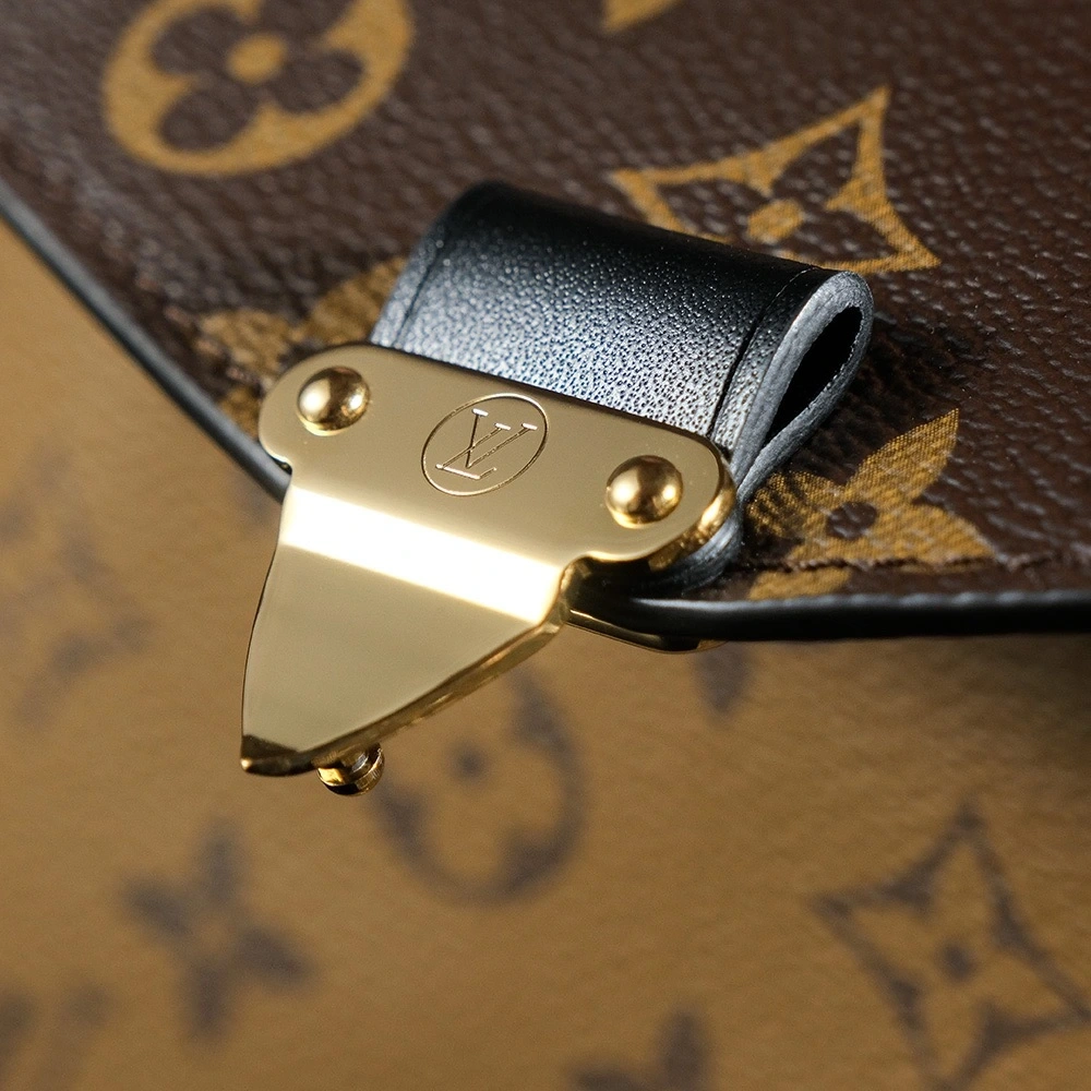 LV Pochette Metis