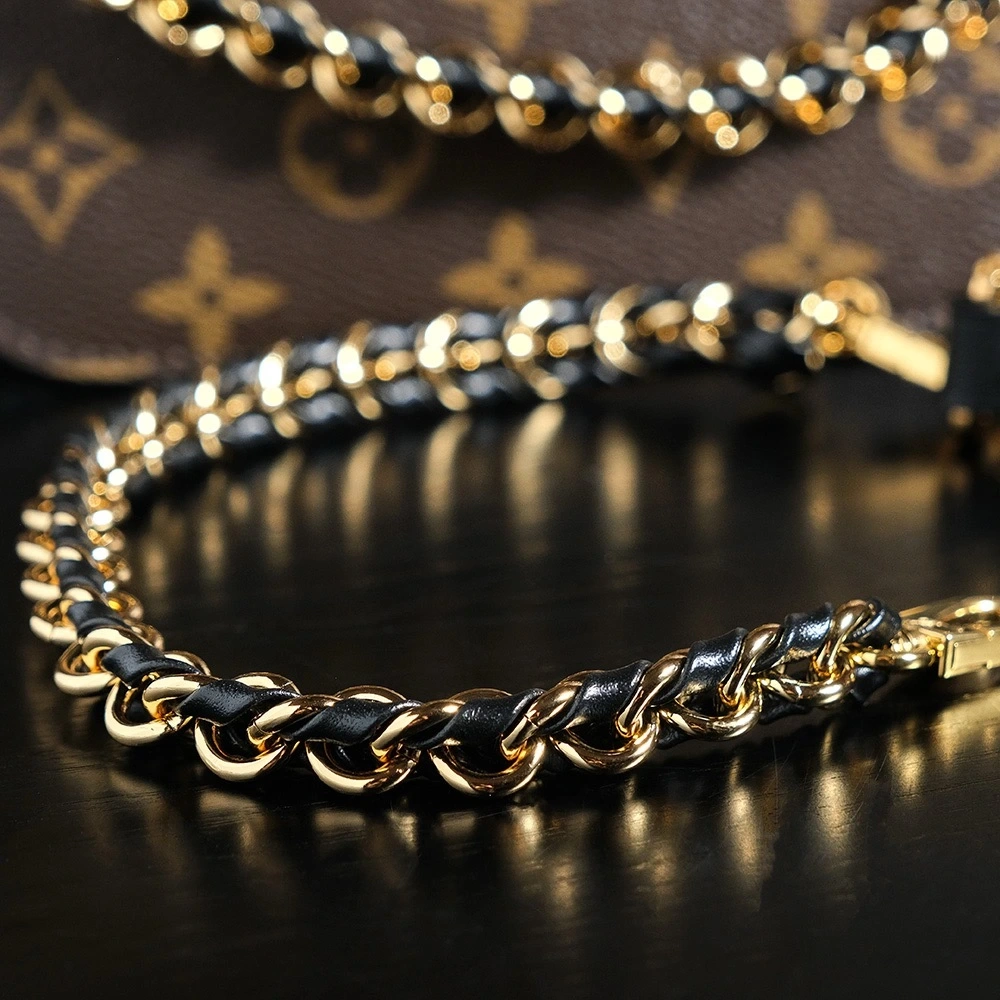 LV Pochette Metis