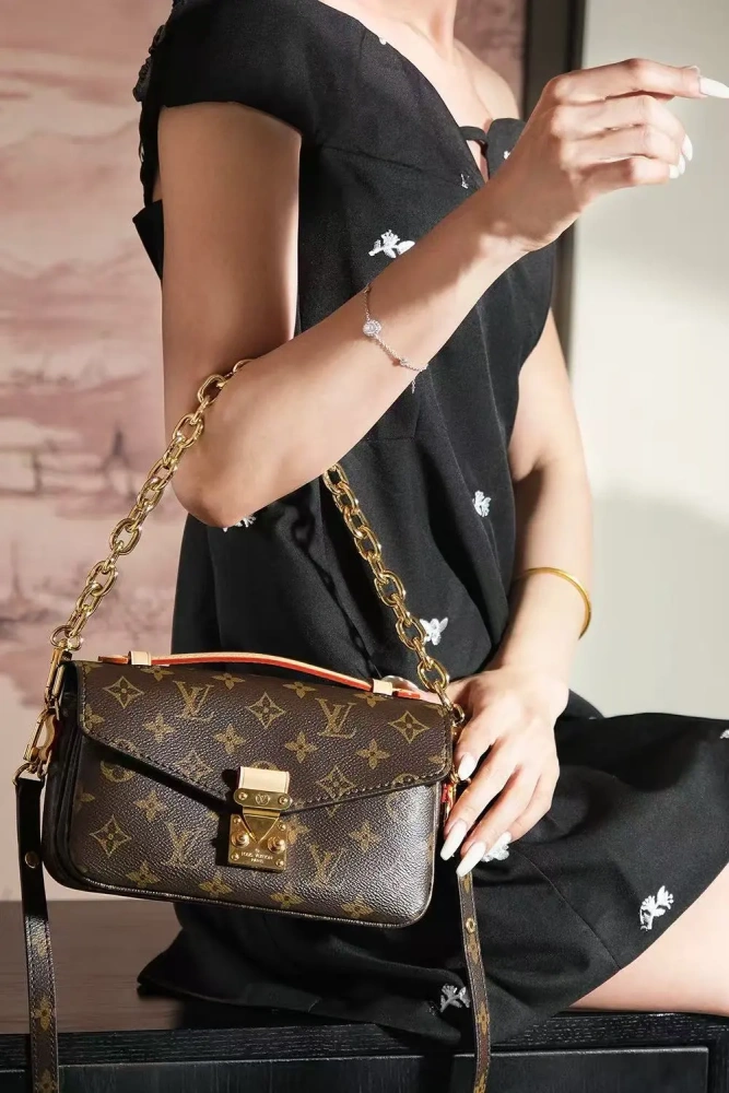 LV Pochette Métis East West M46279P Bag