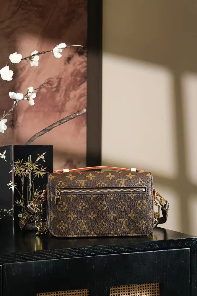 LV Pochette Métis East West M46279P Bag