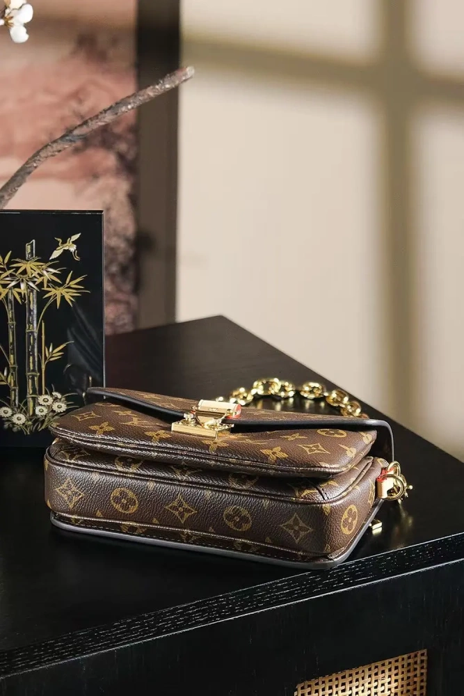 LV Pochette Métis East West M46279P Bag