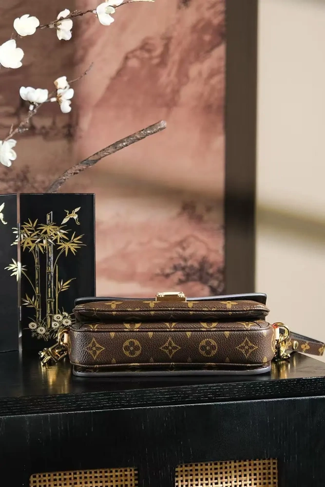 LV Pochette Métis East West M46279P Bag