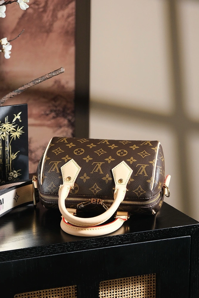 LV Speedy Bandoulière 20