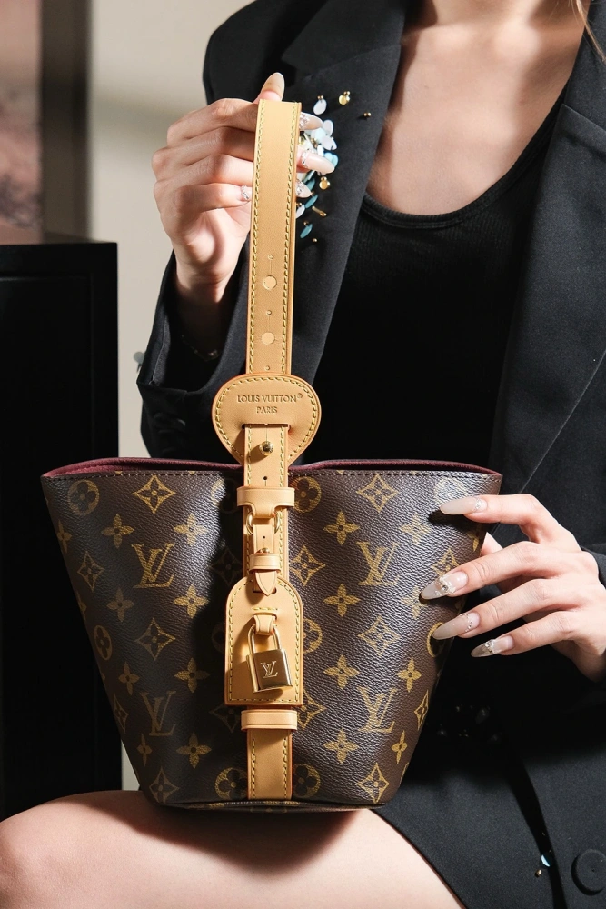 LV handbag M12925