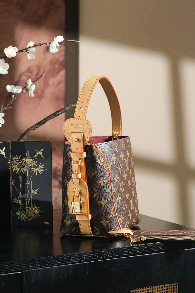 LV handbag M12925