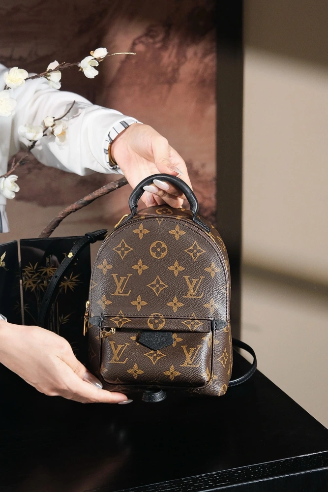 LV PALM SPRINGS