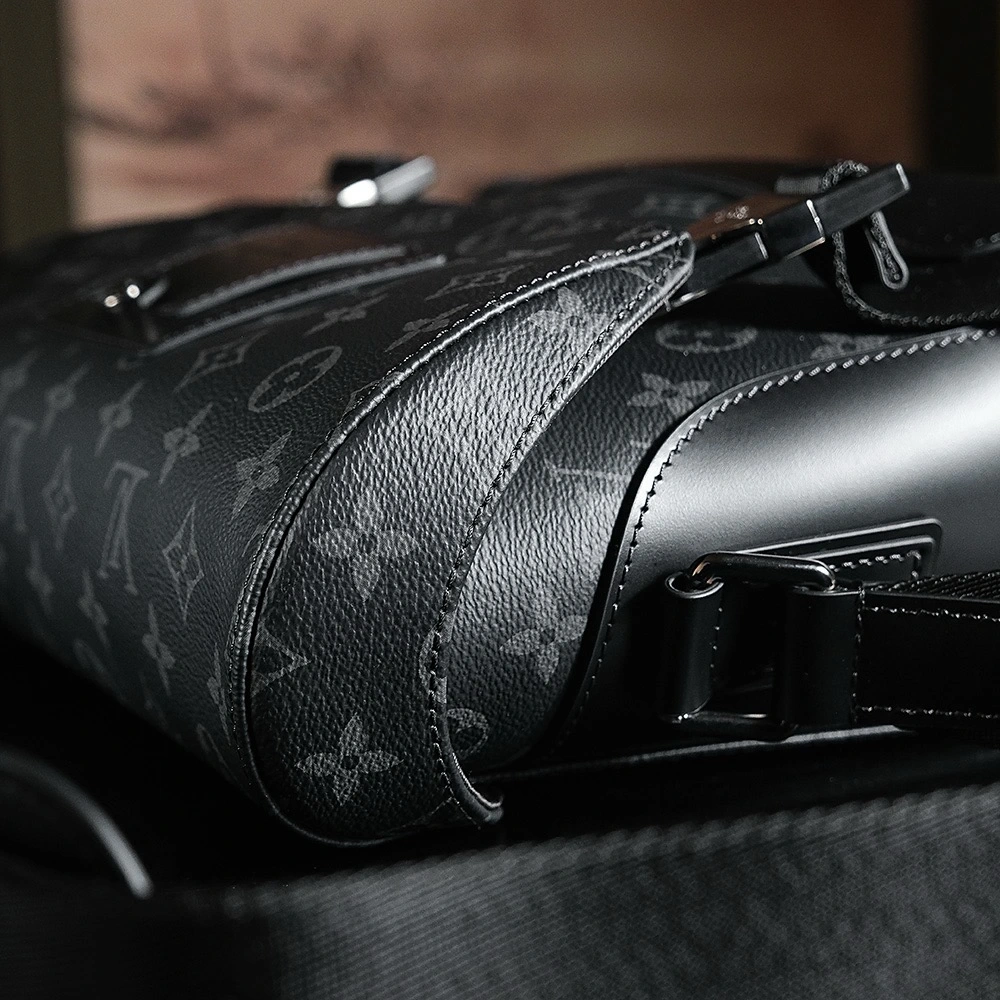 LV VOYAGER messenger bag series M40511