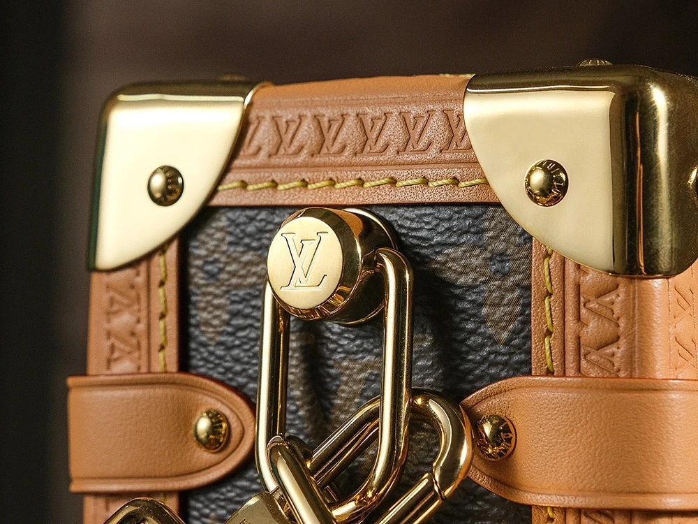 LV side luggage