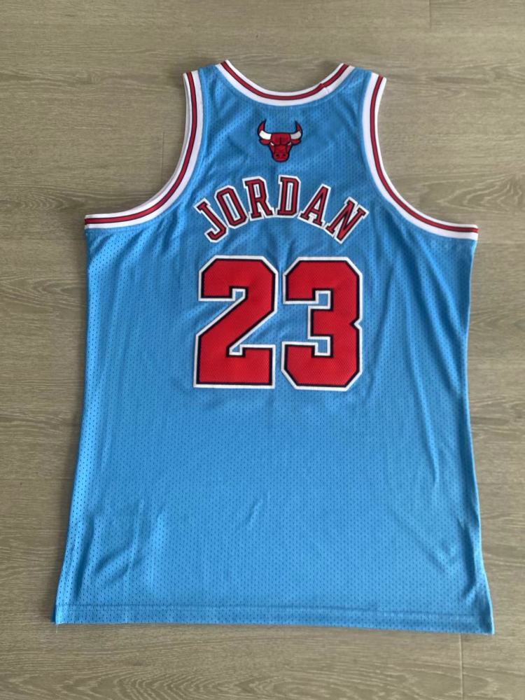 NBA Chicago Bulls #23 Michael Jordan Men's M&N Azul Celeste Embroidery Jersey