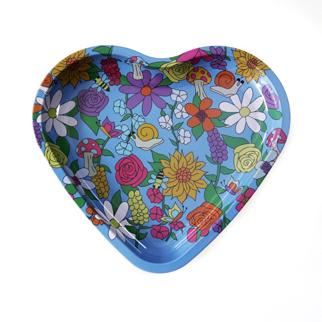 Heart-Shaped Metal Rolling Tray – 18×16.5cm, Creative Love Design