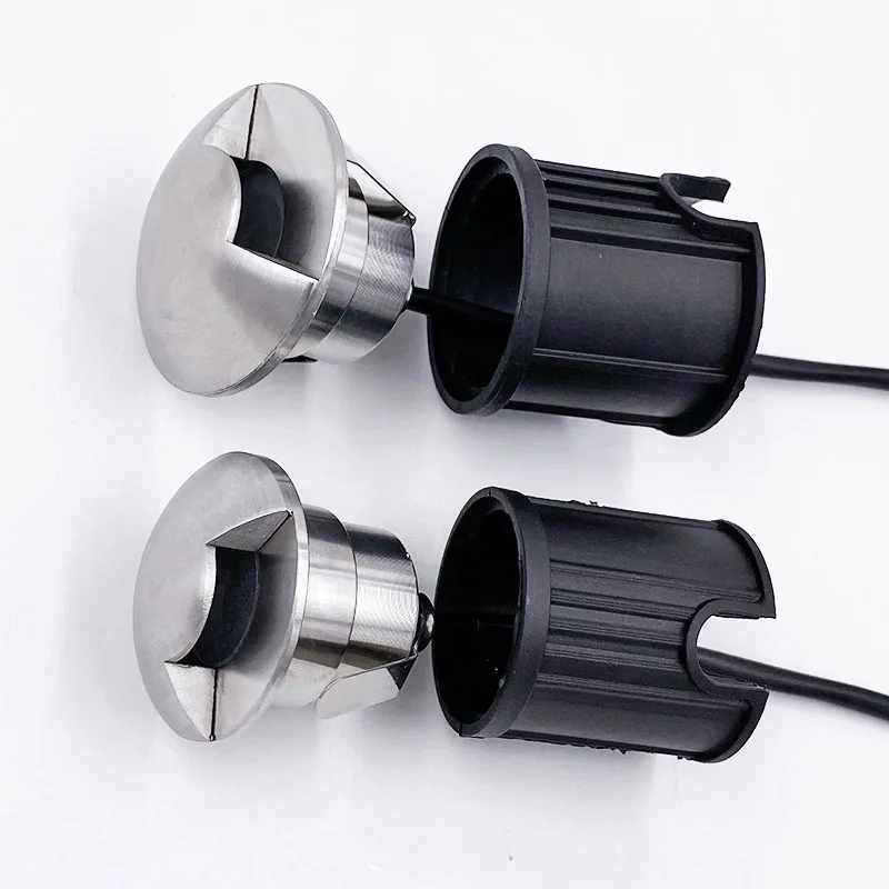 RGBW in-ground LED light for garden and pathway illumination