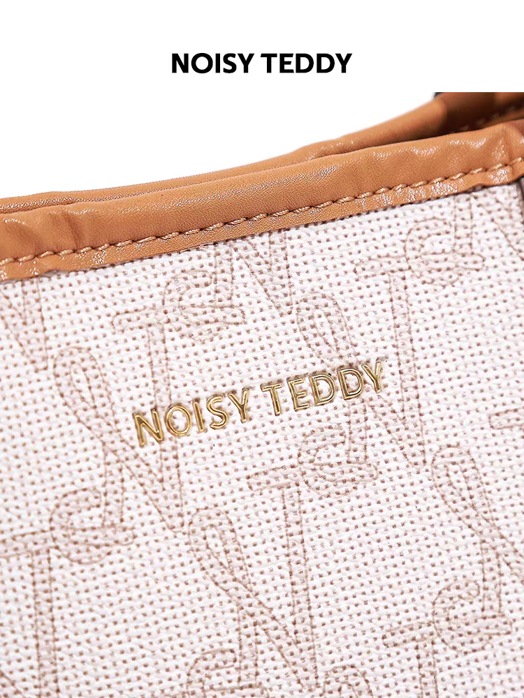 NOISY TEDDY25's new fashionable and trendy printed women's handbag is versatile. A single crossbody bag is also versatile