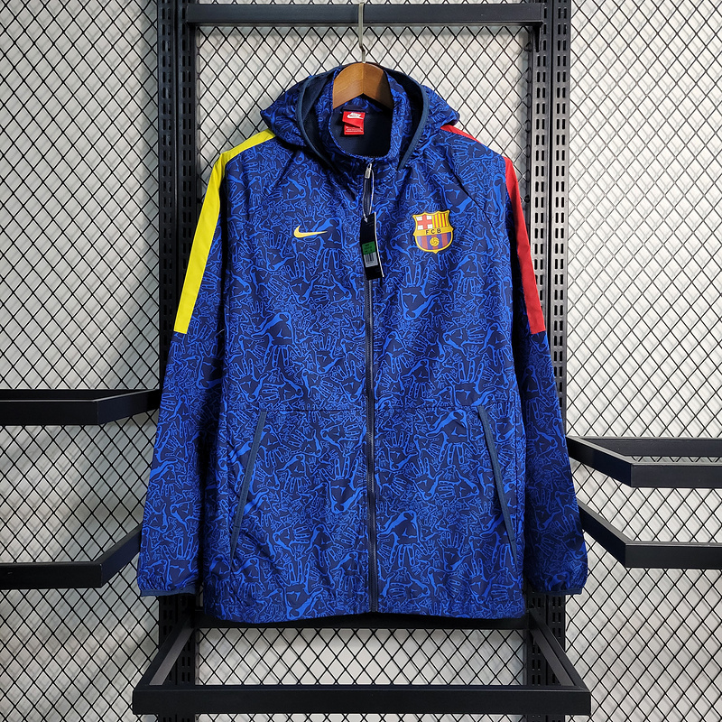 Windbreaker Barcelona is blue