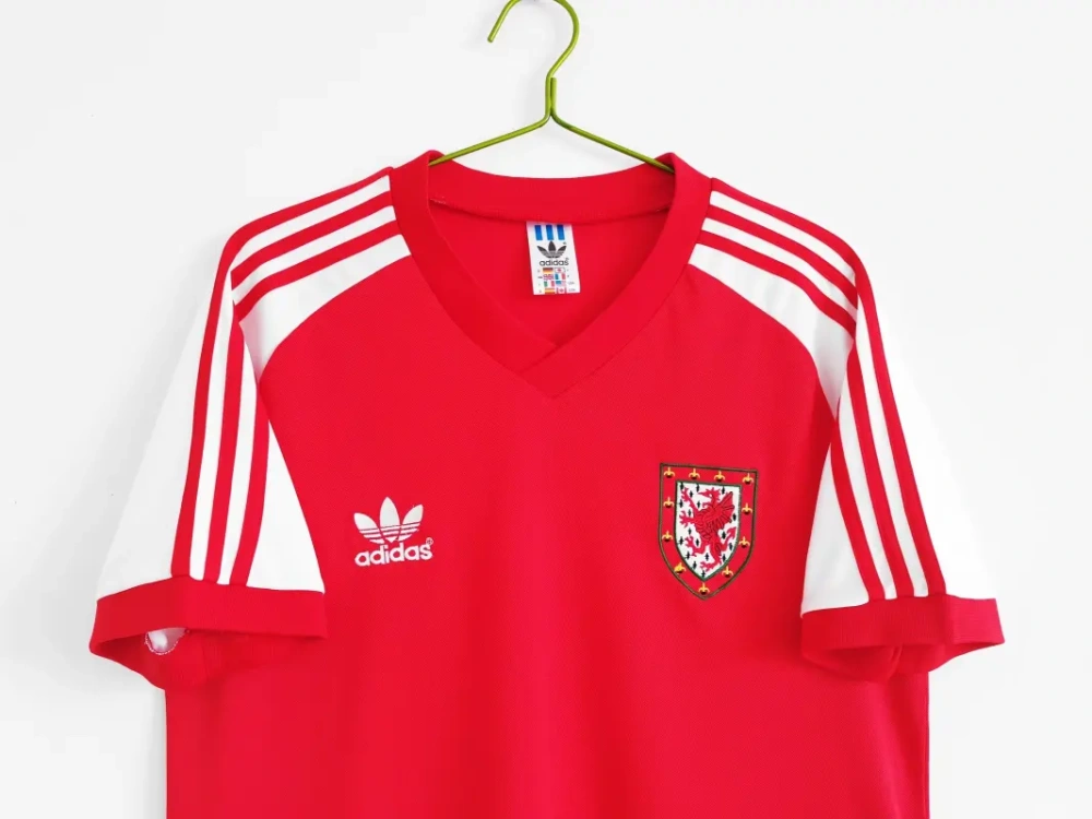 retro 1982 Wales home retro football jersey Fan version