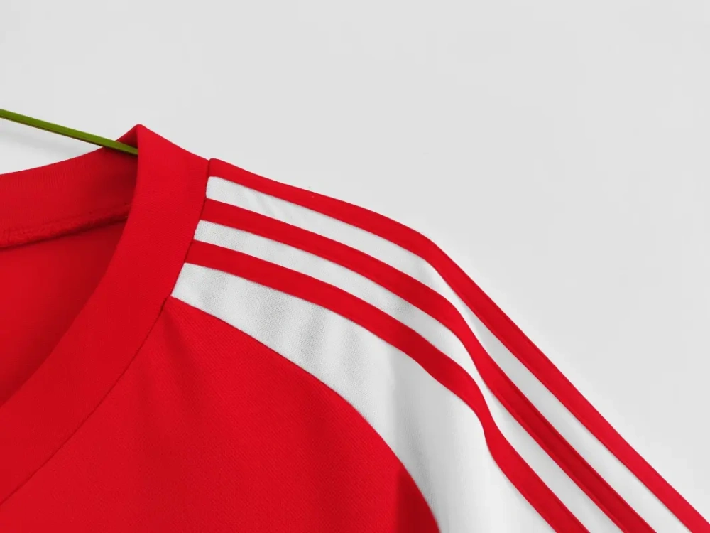 retro 1982 Wales home retro football jersey Fan version