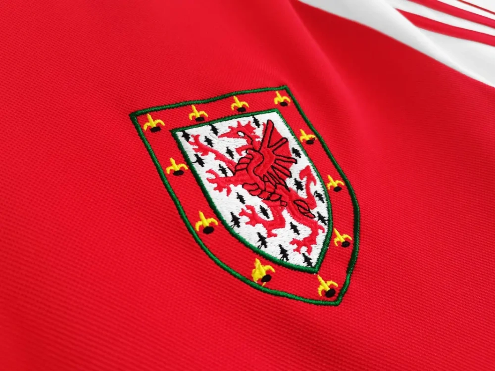 retro 1982 Wales home retro football jersey Fan version