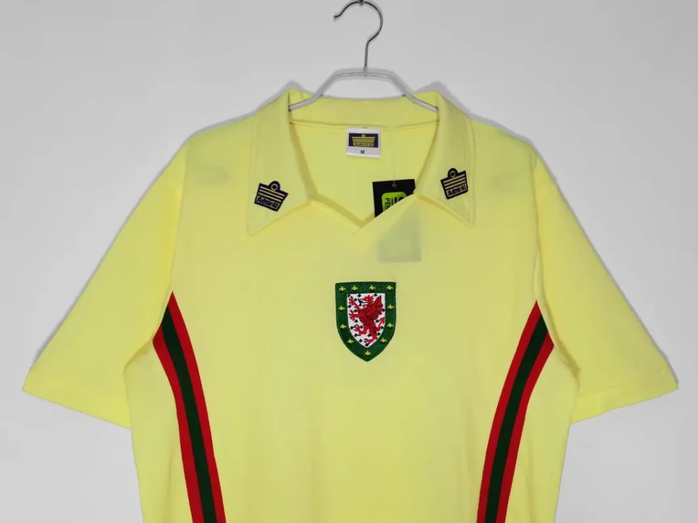 retro 1976-79 Wales away retro football jersey Fan version