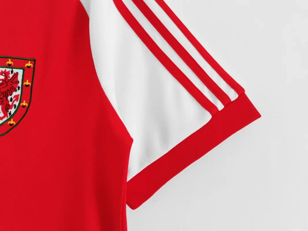 retro 1982 Wales home retro football jersey Fan version