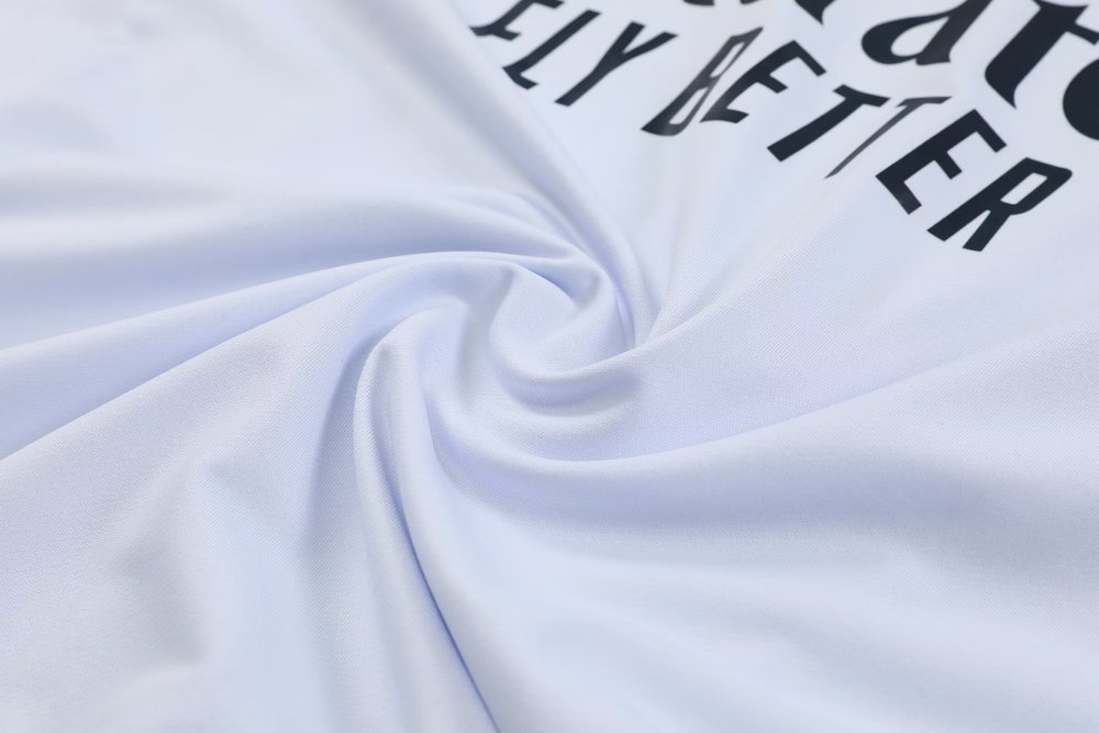 2023/2024 Real Madrid white sweatshirt half pull suit