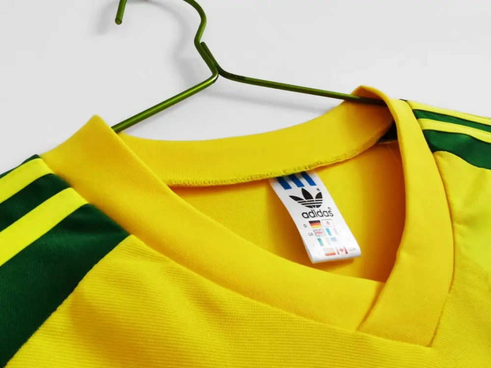retro 1982 Wales away retro football jersey Fan version