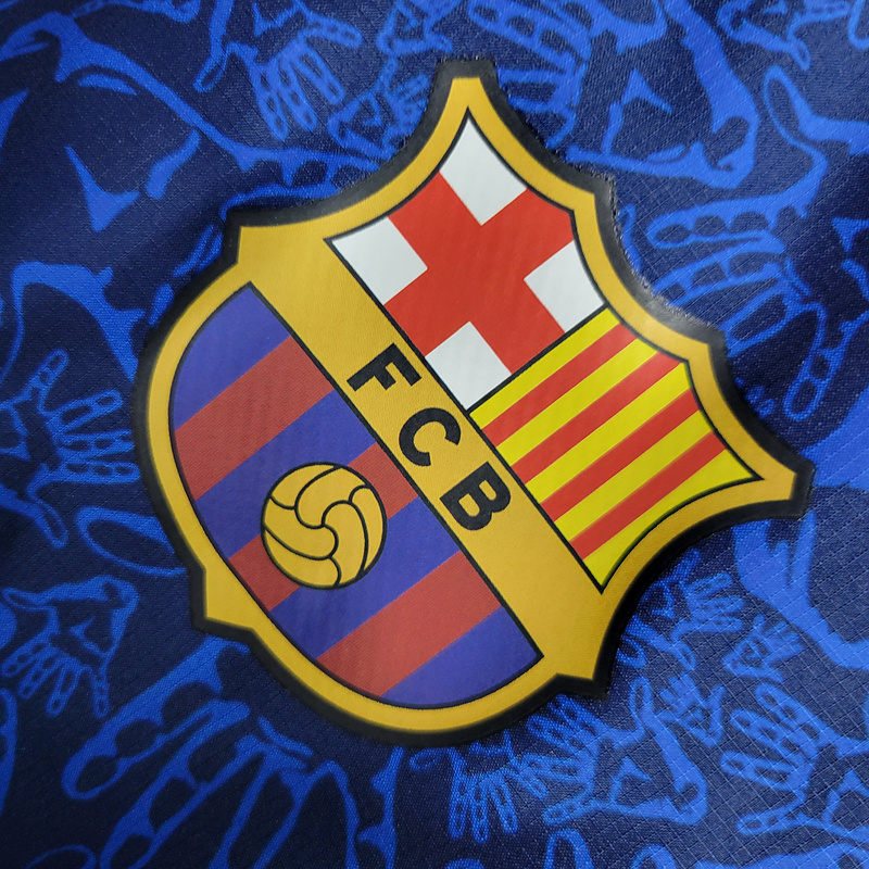 Windbreaker Barcelona is blue