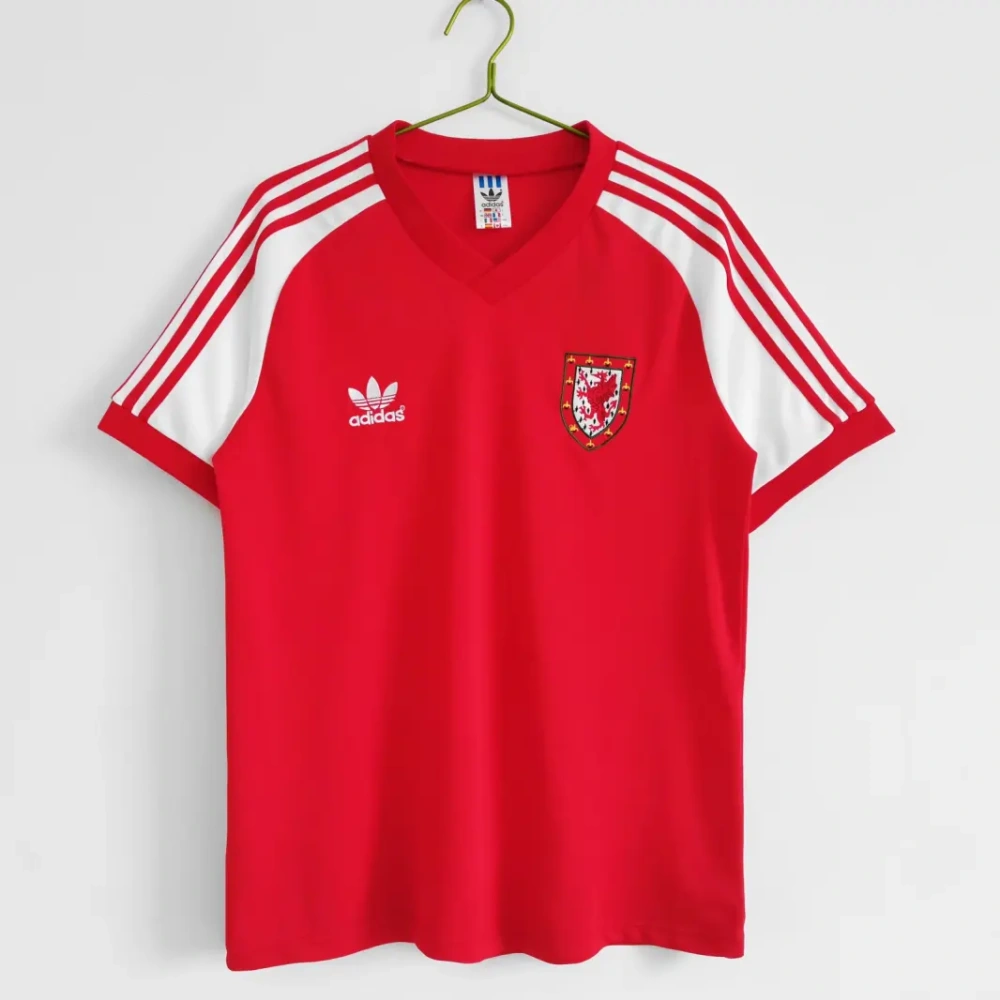 retro 1982 Wales home retro football jersey Fan version