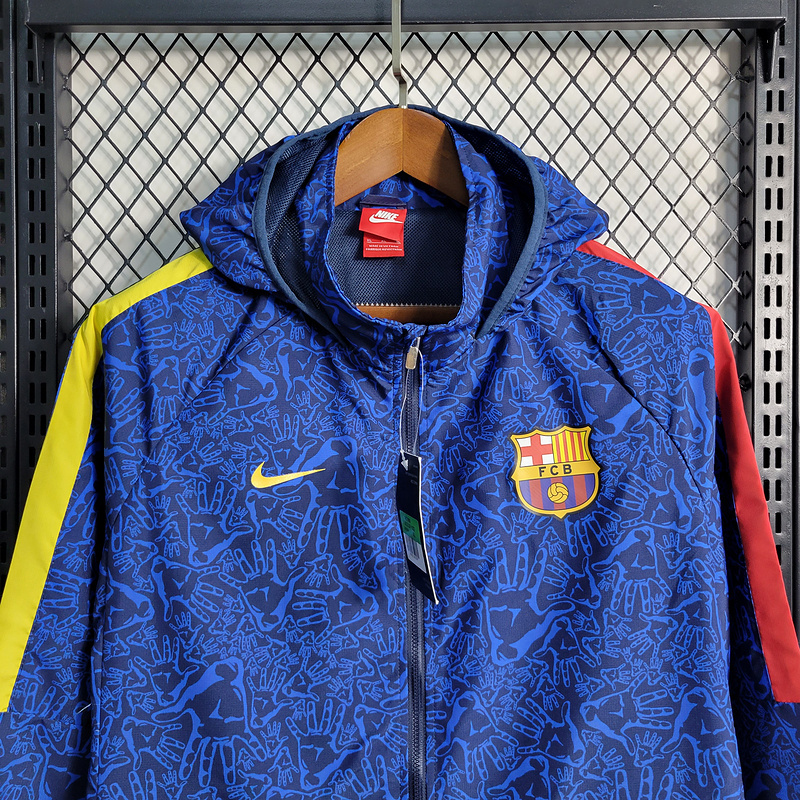 Windbreaker Barcelona is blue
