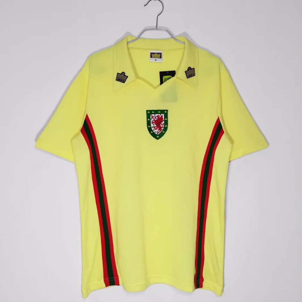 retro 1976-79 Wales away retro football jersey Fan version