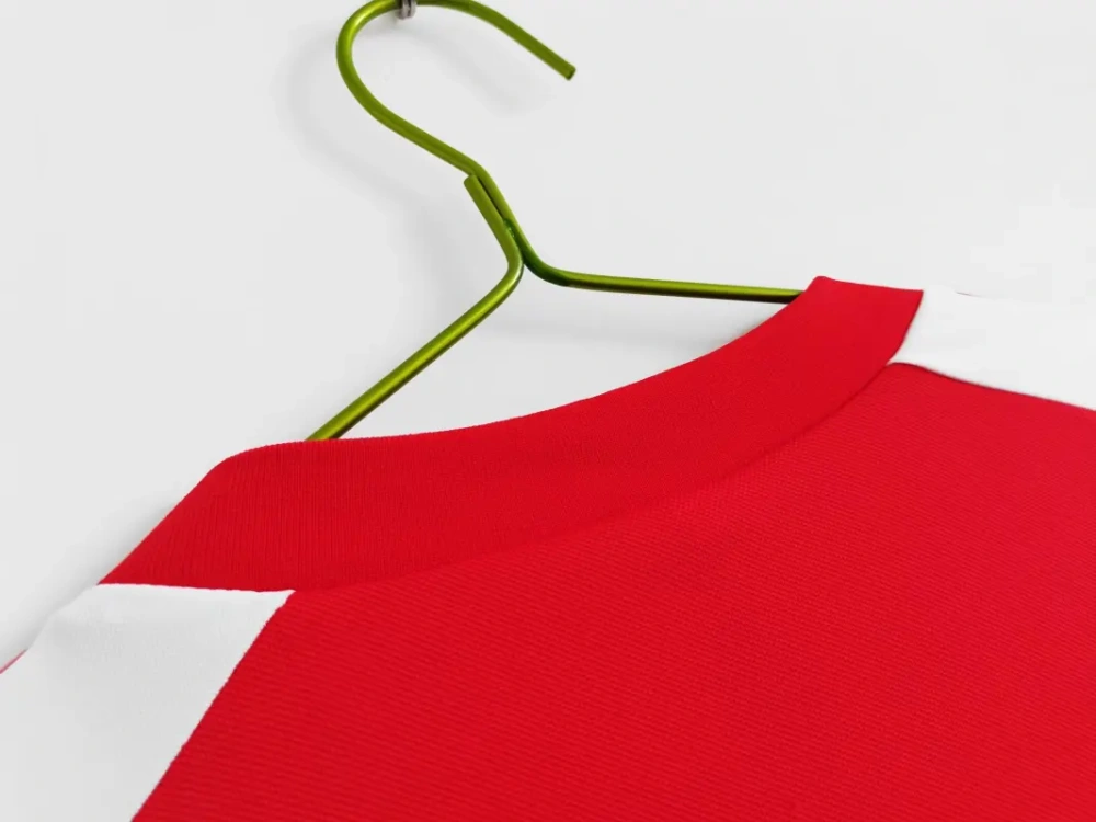 retro 1982 Wales home retro football jersey Fan version