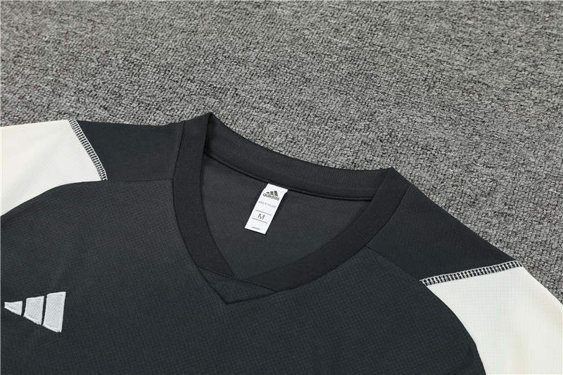 23-24 Juventus short-sleeved training jersey