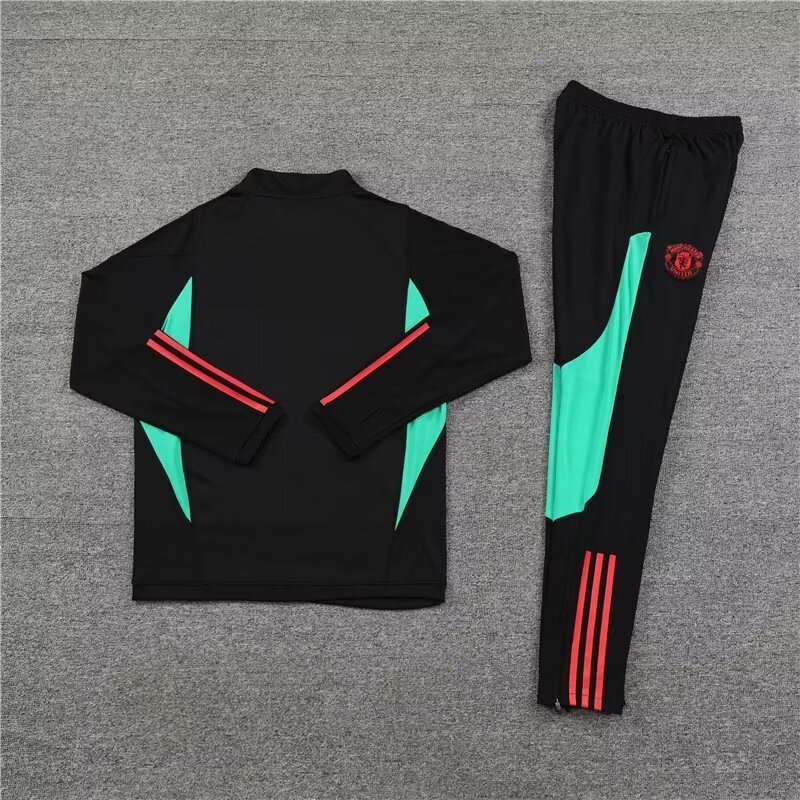 2023/2024 Manchester United half-pull training suit black suit